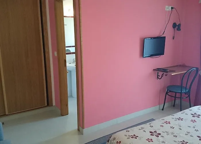 מלון Hotel Valdovino 2*